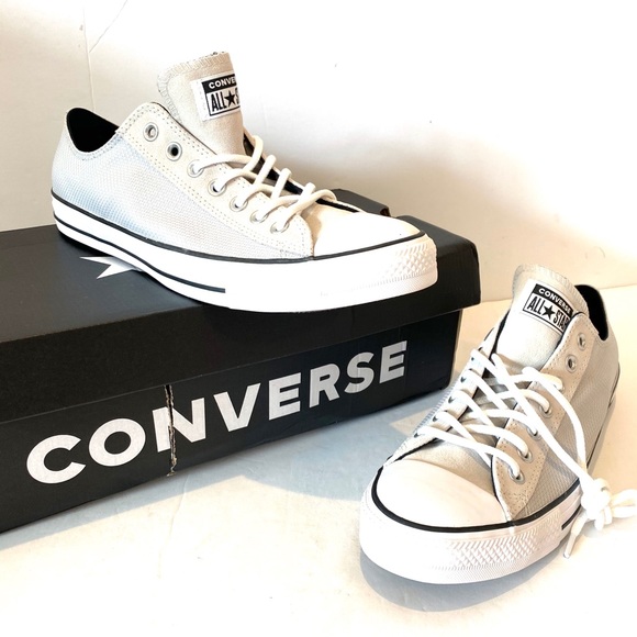 CONVERSE Chuck Taylor All Stars Sneakers NIB - Picture 3 of 10